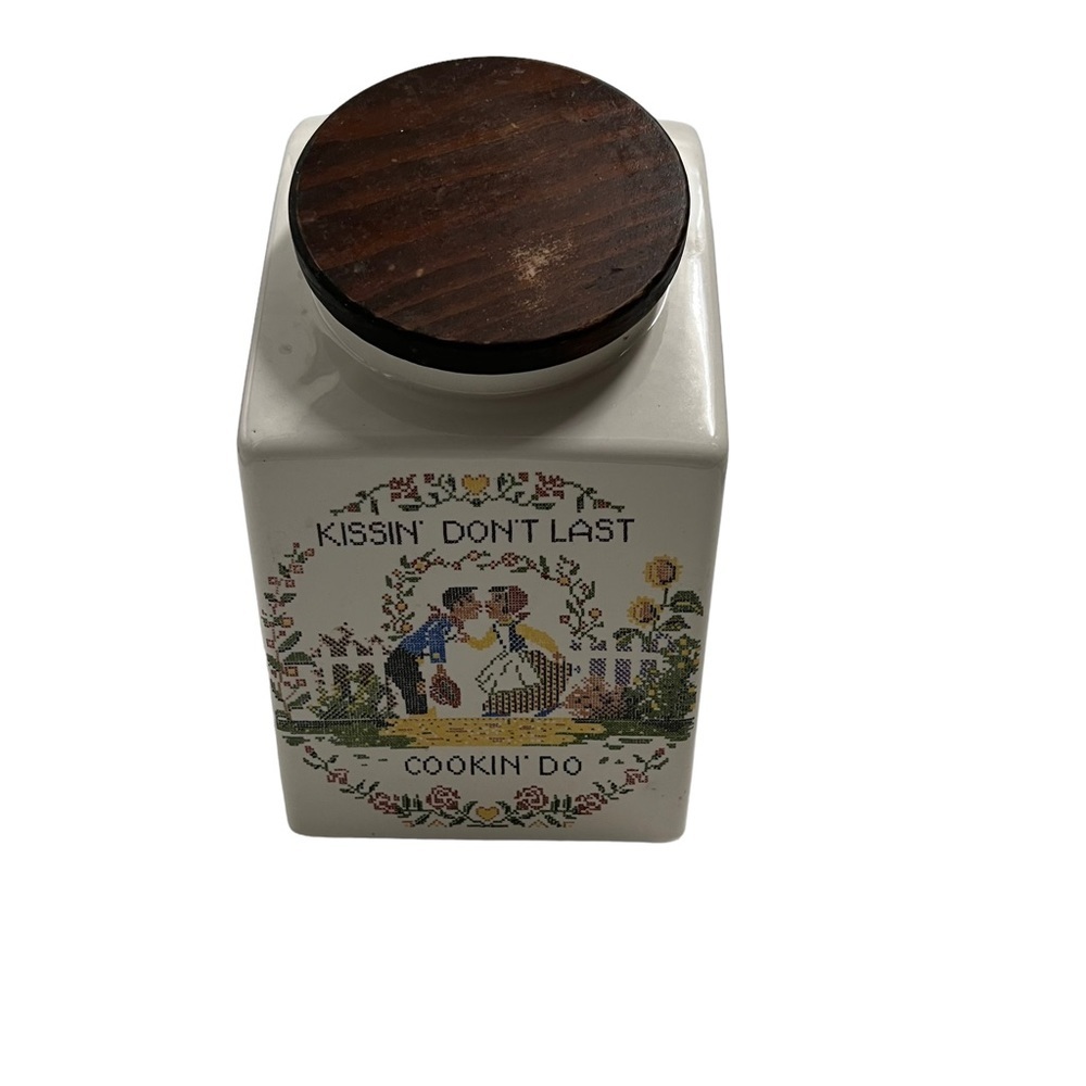 VINTAGE HYALYN Cookie Jar  "Kissin Don't Last   Cookin Do"
